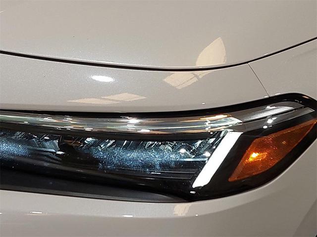 Photo of 2022 Platinum White Pearl Honda Civic
