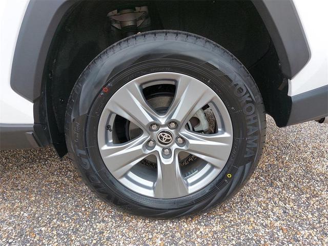 Photo of 2022 White Toyota RAV4
