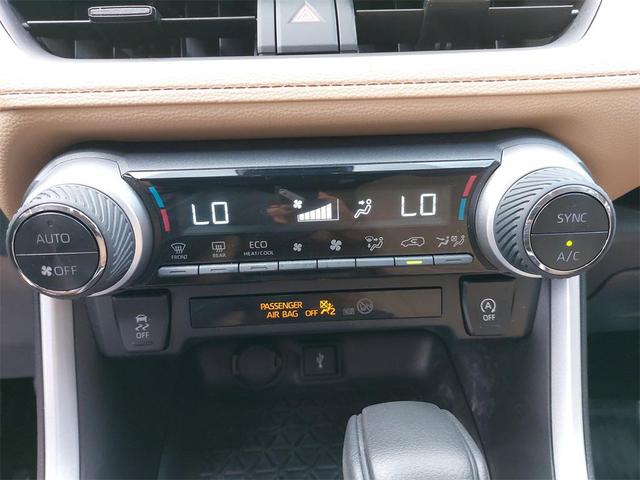 Photo of 2022 White Toyota RAV4