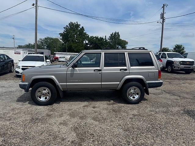Photo of 2000 Silverstone Metallic Clearcoat Jeep Cherokee