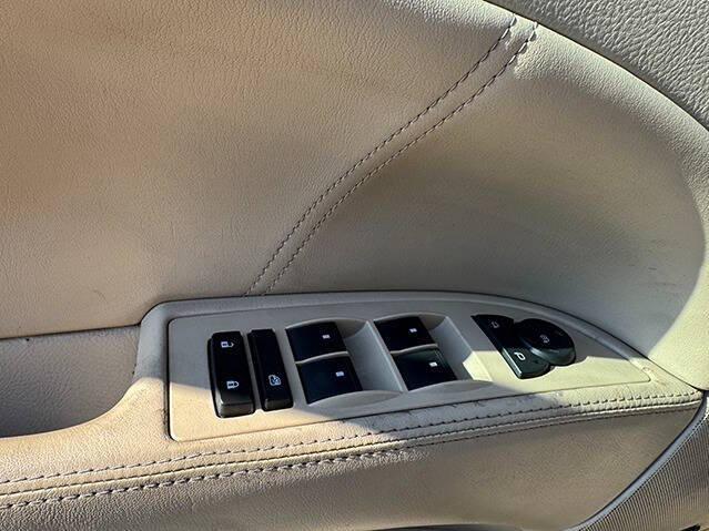 Photo of 2010 Light Bronze Metallic Buick Lucerne