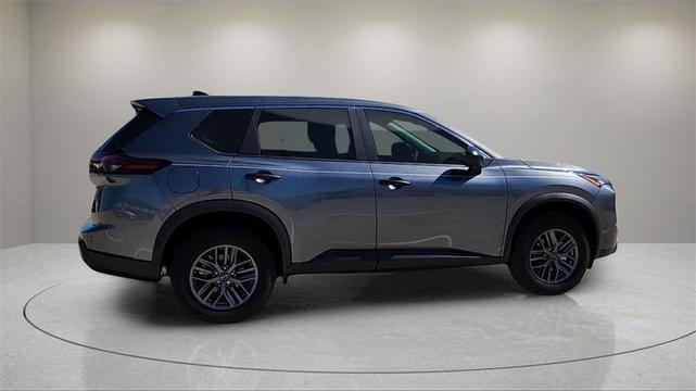 Photo of 2025 Gun Metallic Nissan Rogue