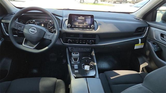 Photo of 2025 Gun Metallic Nissan Rogue