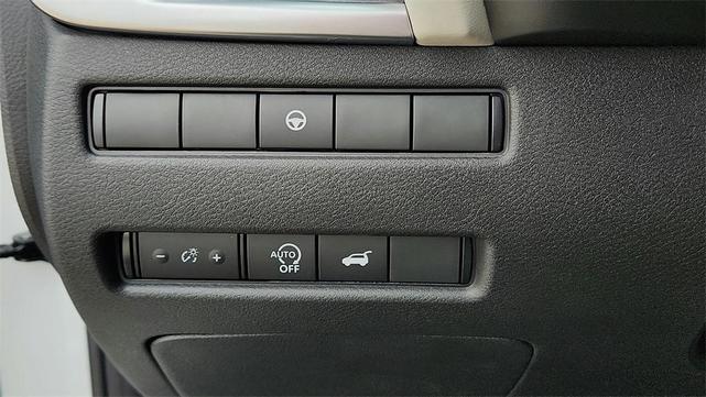 Photo of 2025 Everest White P Nissan Rogue