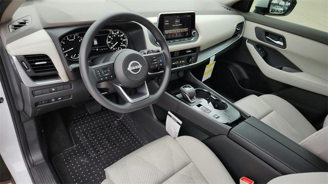 Photo of 2025 Everest White P Nissan Rogue