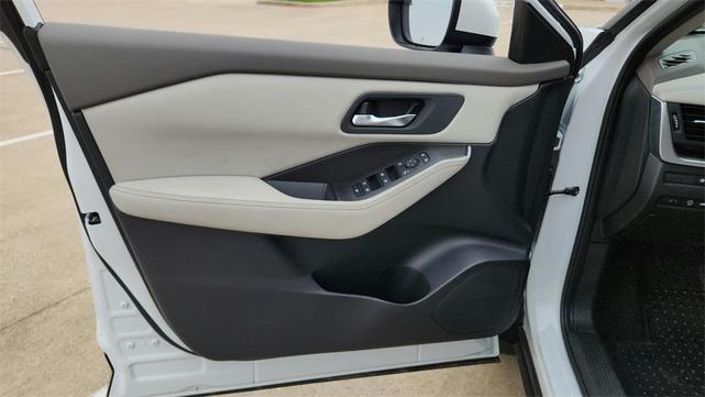 Photo of 2025 Everest White P Nissan Rogue