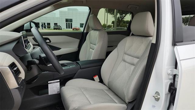 Photo of 2025 Everest White P Nissan Rogue