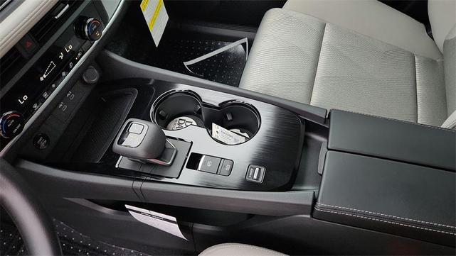 Photo of 2025 Everest White P Nissan Rogue