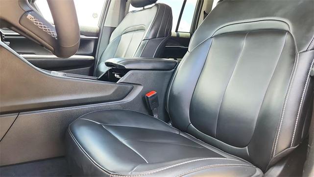 Photo of 2023 Silver Zynith Jeep Grand Cherokee 4xe