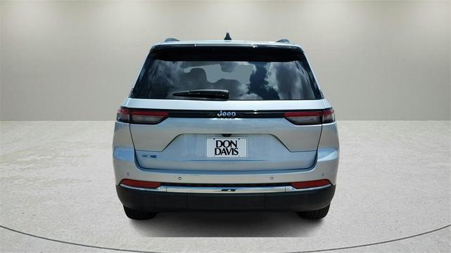 Photo of 2023 Silver Zynith Jeep Grand Cherokee 4xe