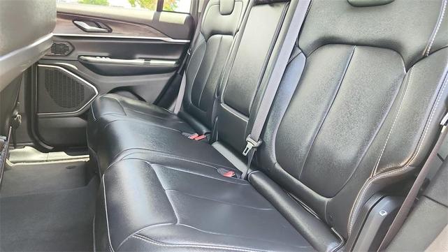 Photo of 2023 Silver Zynith Jeep Grand Cherokee 4xe