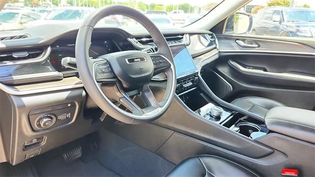 Photo of 2023 Silver Zynith Jeep Grand Cherokee 4xe
