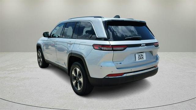 Photo of 2023 Silver Zynith Jeep Grand Cherokee 4xe