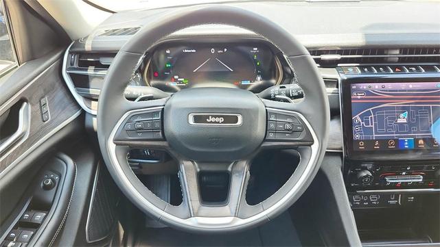 Photo of 2023 Silver Zynith Jeep Grand Cherokee 4xe
