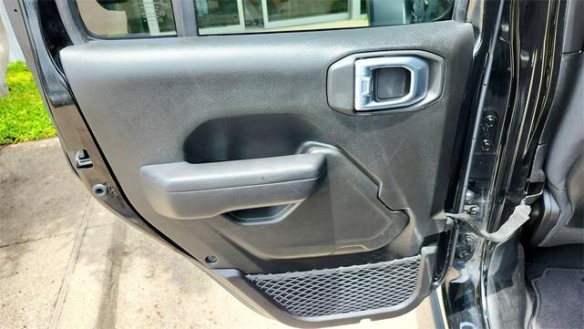Photo of 2023 Black Clearcoat Jeep Gladiator