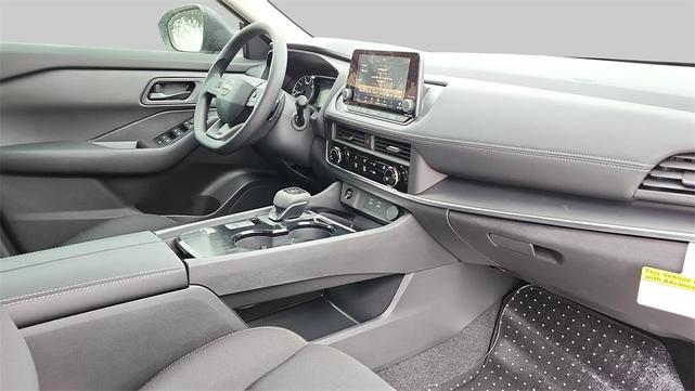 Photo of 2026 Glacier White Nissan Rogue