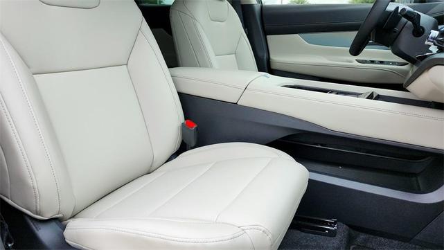 Photo of 2025 2t Tel Blk Roof Nissan Murano