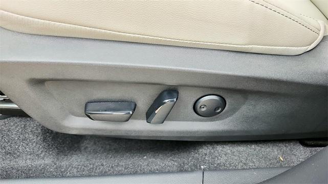 Photo of 2025 2t Tel Blk Roof Nissan Murano