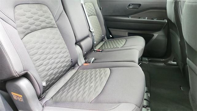 Photo of 2024 White Nissan Pathfinder