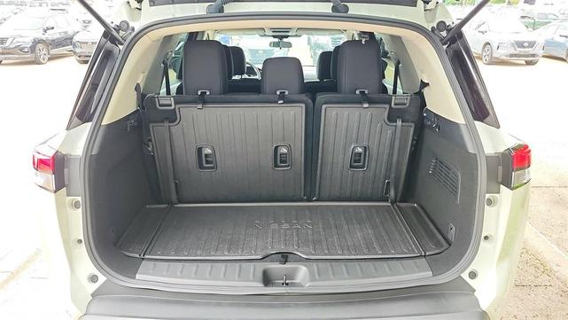 Photo of 2024 White Nissan Pathfinder