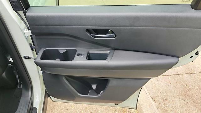 Photo of 2024 White Nissan Pathfinder