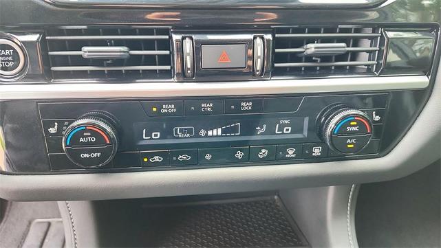 Photo of 2024 White Nissan Pathfinder