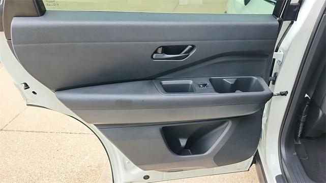 Photo of 2024 White Nissan Pathfinder