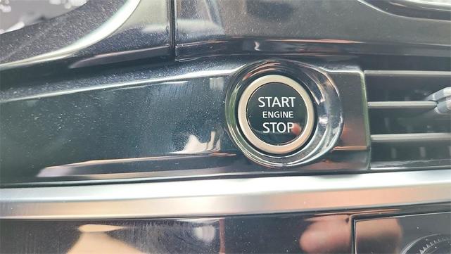 Photo of 2024 White Nissan Pathfinder