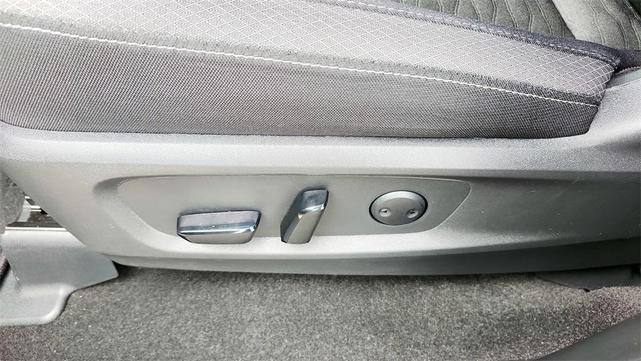 Photo of 2024 White Nissan Pathfinder