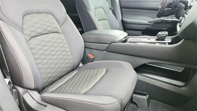 Photo of 2024 White Nissan Pathfinder