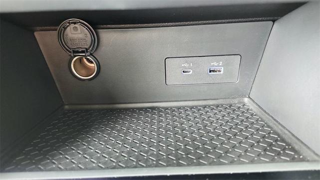 Photo of 2024 White Nissan Pathfinder