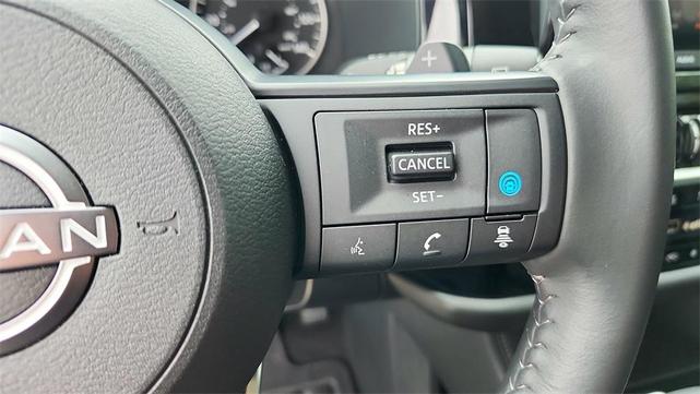 Photo of 2024 White Nissan Pathfinder