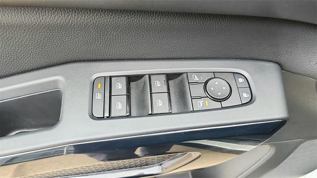 Photo of 2024 White Nissan Pathfinder