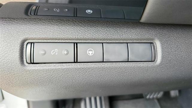 Photo of 2024 White Nissan Pathfinder