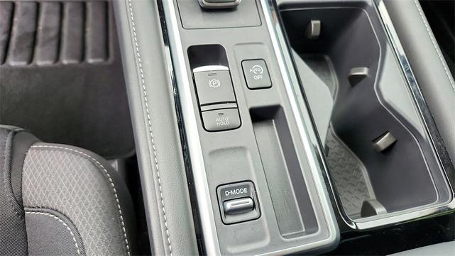 Photo of 2024 White Nissan Pathfinder