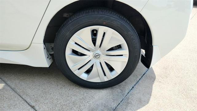 Photo of 2023 Glacier White Nissan Leaf