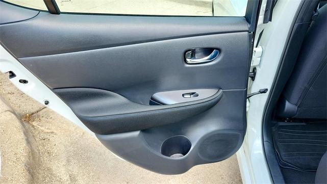 Photo of 2023 Glacier White Nissan Leaf