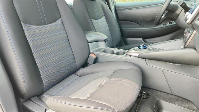 Photo of 2023 Glacier White Nissan Leaf