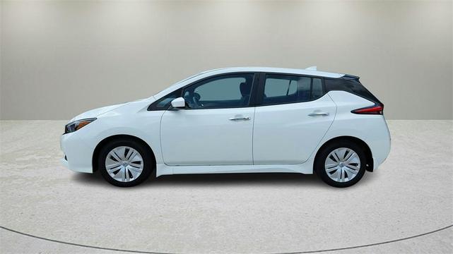 Photo of 2023 Glacier White Nissan Leaf