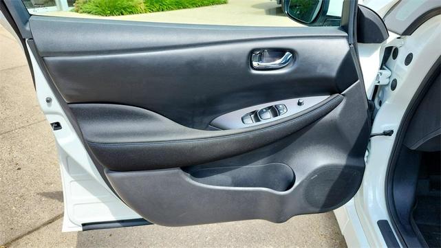 Photo of 2023 Glacier White Nissan Leaf