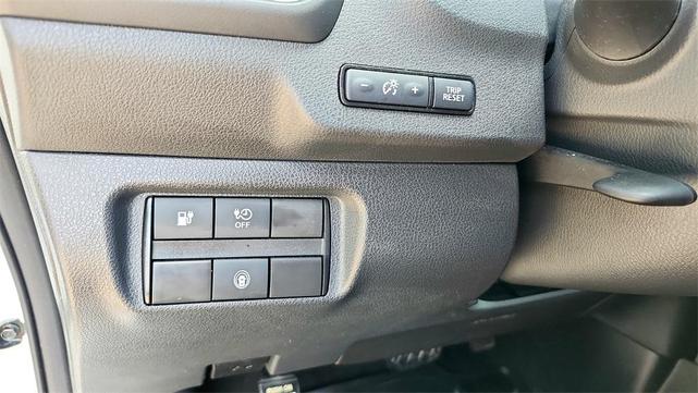 Photo of 2023 Glacier White Nissan Leaf