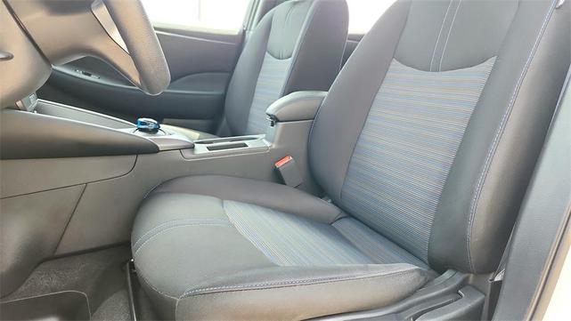 Photo of 2023 Glacier White Nissan Leaf