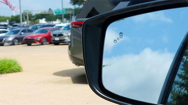 Photo of 2023 Glacier White Nissan Leaf
