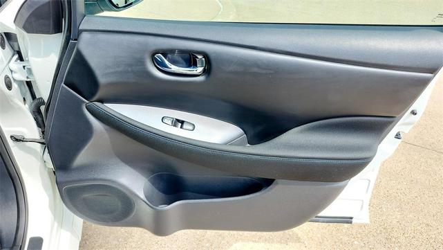 Photo of 2023 Glacier White Nissan Leaf