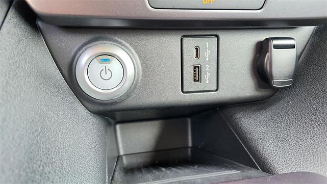 Photo of 2023 Glacier White Nissan Leaf