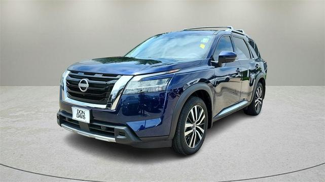 Photo of 2024 Deep Ocean Blue Nissan Pathfinder