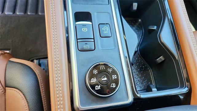 Photo of 2024 White Nissan Pathfinder