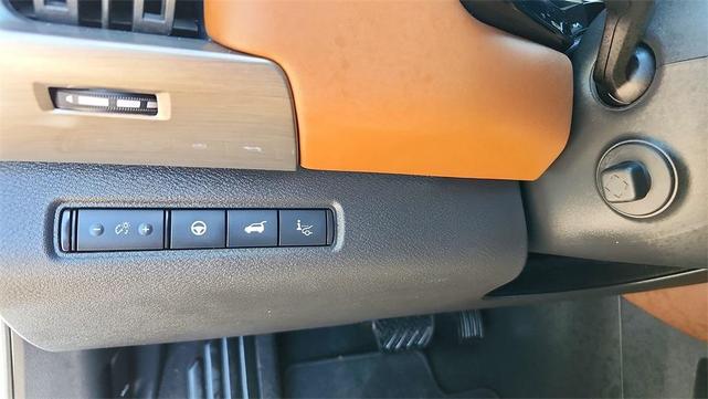 Photo of 2024 White Nissan Pathfinder