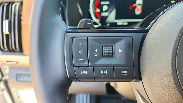 Photo of 2024 White Nissan Pathfinder