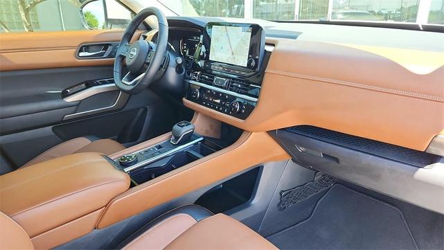 Photo of 2024 White Nissan Pathfinder
